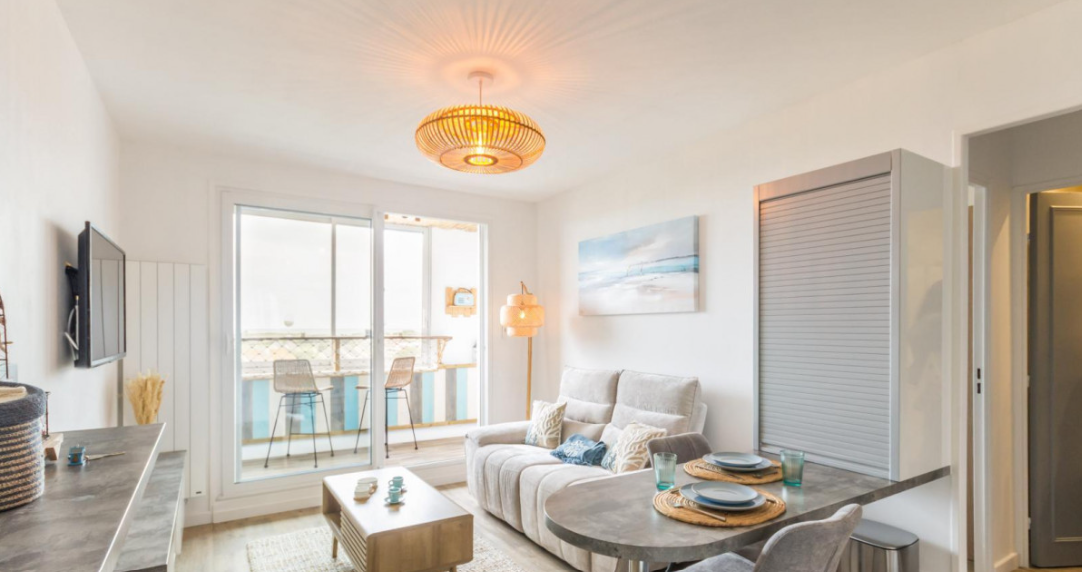 Salon lumineux appartement Courseulles-sur-Mer Le Cocon de Jade